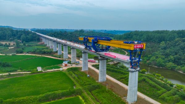 第1000孔箱梁架设 (1)