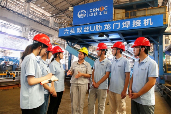 中铁工业旗下中铁九桥做好传帮带_副本 中铁工业旗下中铁九桥做好传帮带_副本